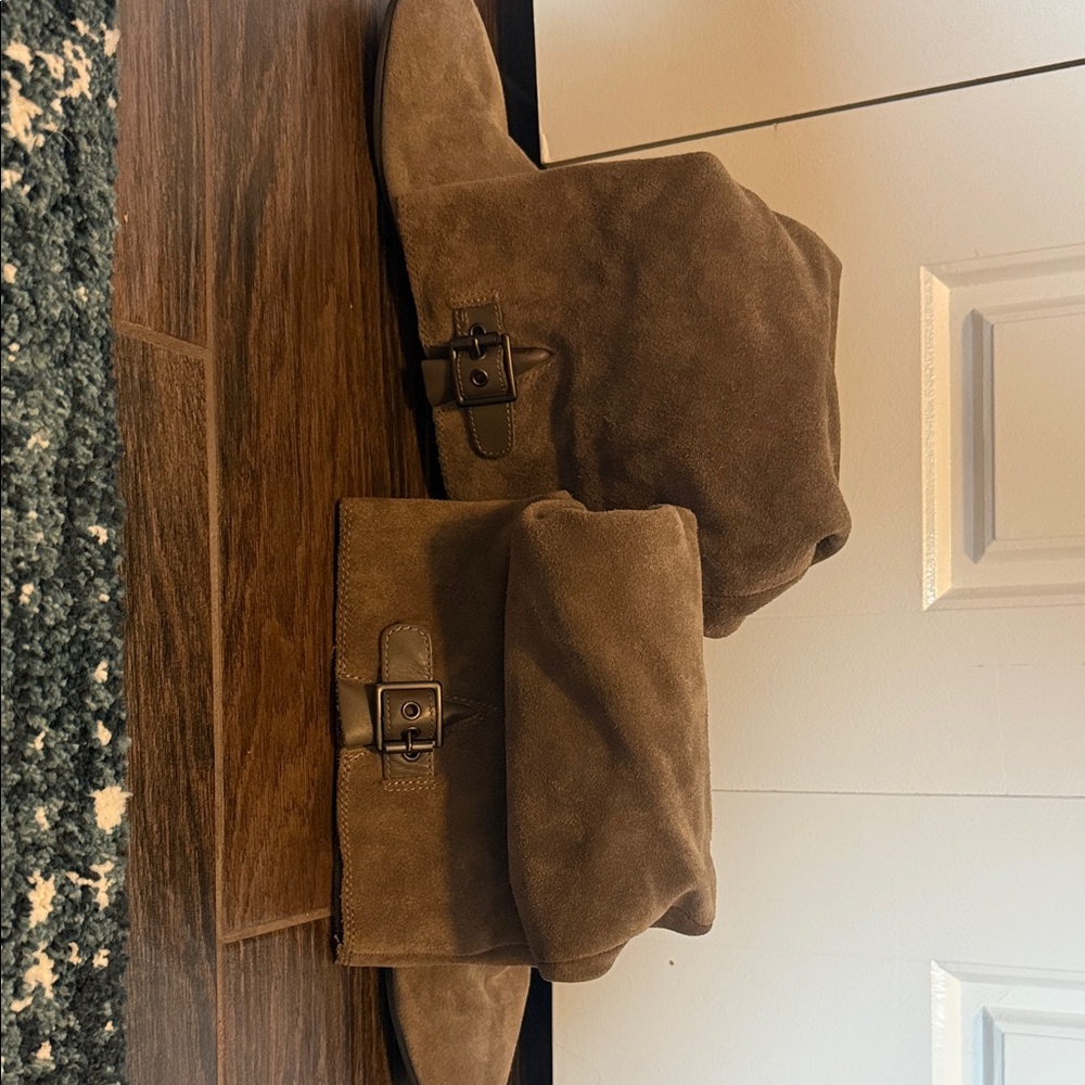 Gianni Bini Brown Suede Boots